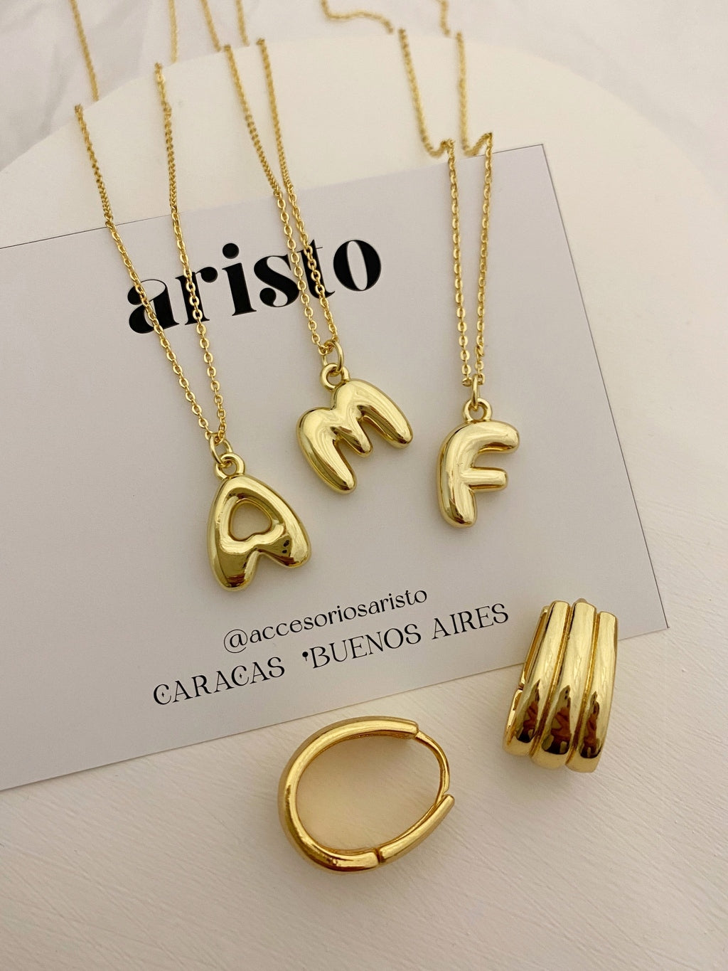 Collar inicial chunky gold